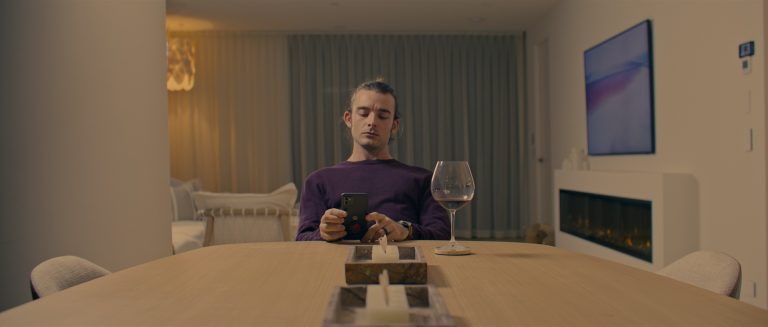 DEVOURD_STILL-01